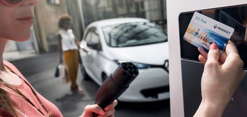 Stromtanken mit dem Z.E. Pass von Renault: Mit Betreiber-Ladekarten lässt sich viel Geld sparen.