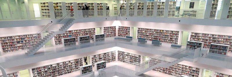 Über ein Code Repository sind neben der aktuellen Version einer Software auch Vorgängerversionen zugänglich.