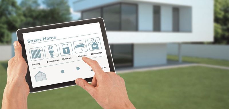 Das Elektrofahrzeug im Smart Home: mit den richtigen Komponenten und offenen Standards ist komfortables, umweltfreundliches und zuverlässiges Laden kein Problem.