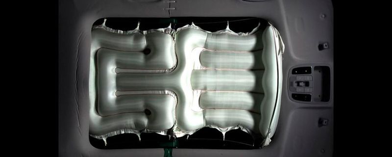 Hyundai Motor hat den weltweit ersten Panoramadach-Airbag vorgestellt.