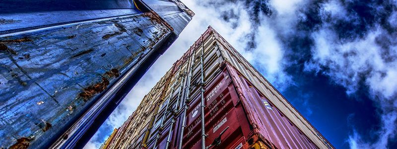 Aufklärung: Chad Arimura erläutert die Begriffe Container, Funktionen sowie Serverless Computing und was sie bedeuten.