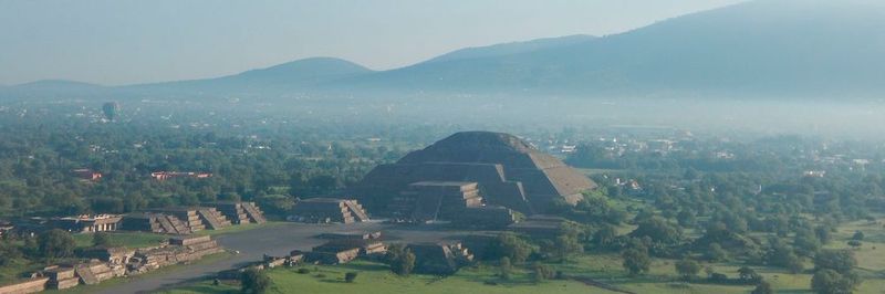 Mexico, a country with about 123 million inhabitants and with a surface of nearly 2 million km² almost six times as large as Germany, is the second-largest national economy of Latin America behind Brazil, the seventh-largest automobile manufacturer in the world and the fourth-largest automobile exporter behind Germany, Japan and South Korea.