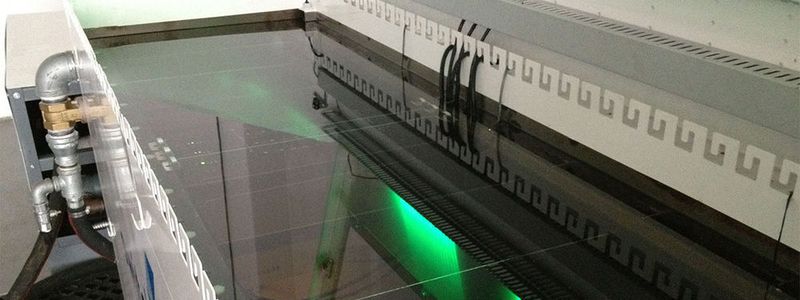 Auch dieses Tauchbad für die IT eines Internet-Austauschknotens steht in einem Switch-Rechenzentrum. Diese Technik gehört jedoch nicht zum Programm "Datacenter as a Service".