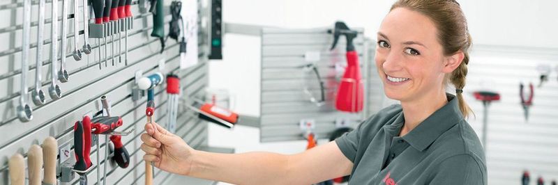 Das Toolpanel-System lässt sich einfach installieren und bietet Platz für viele Werkzeuge – vom Schraubendreher bis zum Werkzeug-Bit.