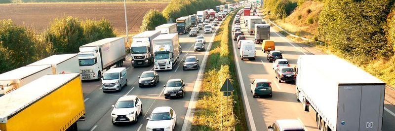 Ein Grund, weshalb an neuen Verkehrsszenarien geforscht wird, sind die immer öfter überlasteten Straßen.