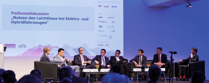 Auch in diesem Jahr war die Podiumsdiskussion einer der Höhepunkte des Leichtbaugipfels.