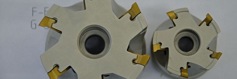 Die Fräser mit dreischneidigen Wendeschneidplatten eignen sich speziell zum anspruchsvollen Schruppen.