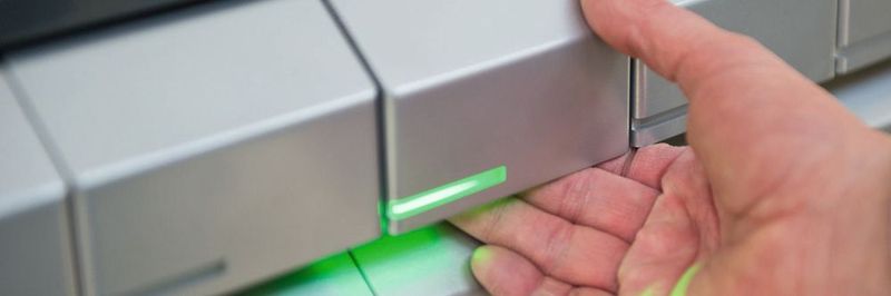 Die Werkzeugentnahme geschieht dank Status-LED zielsicher und schnell.