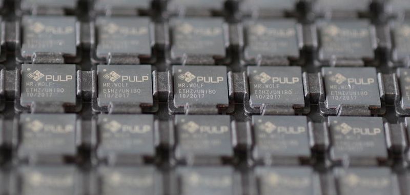 Er ist "Mr. Wolf", und er "löst Probleme": Forscher der ETH Zürich und der Universität Bologne haben die ersten 200 Exemplare ihres Risc-V-basierten IoT-Prozessors vorgestellt. Dieser Prozessorkern ist in System Verilog geschrieben und ist bei Github unter der SolderPad-Lizenz frei verfügbar. Die technische Hochschule plant, im weiteren Verlauf des Jahres auch den gesamte Code zu "Mr. Wolf" zu veröffentlichen.