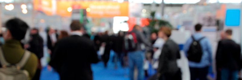 Als Besucher einer Messe führt man sicherlich einige Gespräche an Messeständen. Aussteller sollten also zeitnah die Messe-Leads nachfassen.