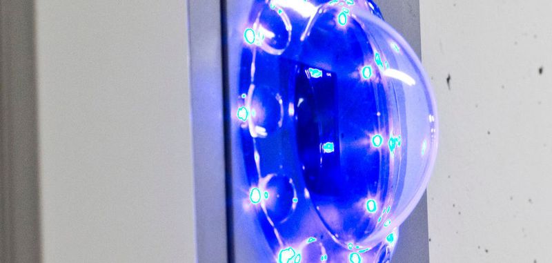 „Palmsecure“ ist ein System von Fujitsu, das per Sensor Handvenen scannt, und dadurch eine Authentifizierung ermöglicht. So lässt sich etwa der Zugang zu einem Rechenzentrum regeln.