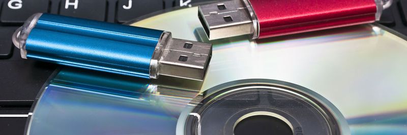 Rettungs-CDs haben IT-Profis lange Zeit gute Dienste geleistet, aber immer weniger PCs haben noch ein optisches Laufwerk. Es ist an der Zeit von der CD zum Rettungs-Stick zu wechseln!