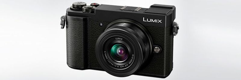 Die Lumix GX9 kommt mit einer neuen Stromsparfunktion. Zum Energiesparen wechselt die Kamera automatisch in den Ruhemodus, wenn sie erkennt, dass kein Auge mehr ins Sucherokular blickt.