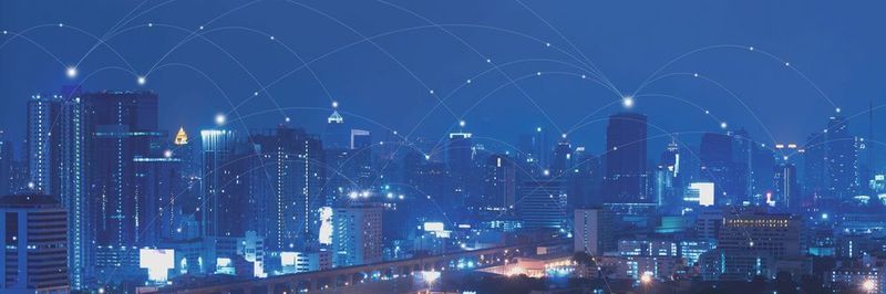 In der Blockchain sind alle Netzwerkmitglieder miteinander verbunden und verwalten – jeder Nutzer für sich – eine komplette Spiegelung der Blockchain.