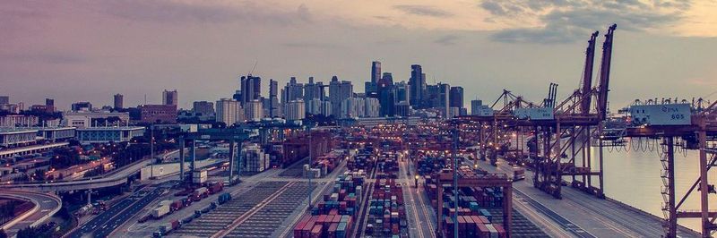 Mit der Logistik geht es bergauf – wie aber schlägt sich das auf die Gehälter im Wirtschaftssektor nieder? Wir fragen nach!