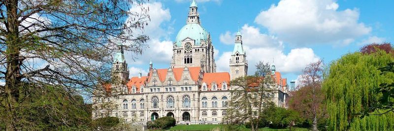 Researchers in Hanover now are developing a proccess in which bulk aluminium can be bonded with steel sheets already during forming.