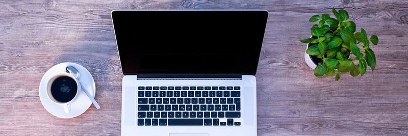 Der moderne digitale Arbeitsplatz ist papierlos, aber voller Technologien.