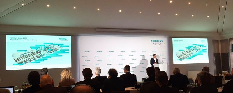 Siemens legt den Fokus des diesjährigen Messeauftritts auf die Implementierung seiner Digital Enterprise-Lösungen.