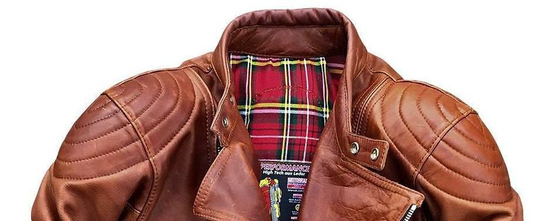 Die Echtlederjacke von Schwabenleder macht auch in der Freizeit eine gute Figur.