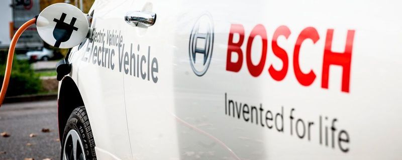 Die Marktführeschaft in der Elektromobilität geht auch ohne eigene Batteriezellfertigung. So lautet die Strategie von Bosch.
