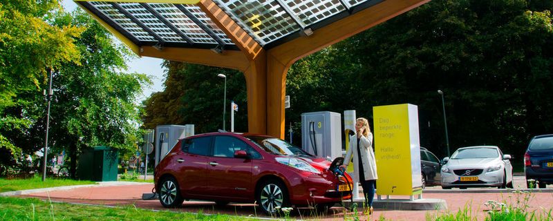 Neue Generation Ladestation von Fastned.