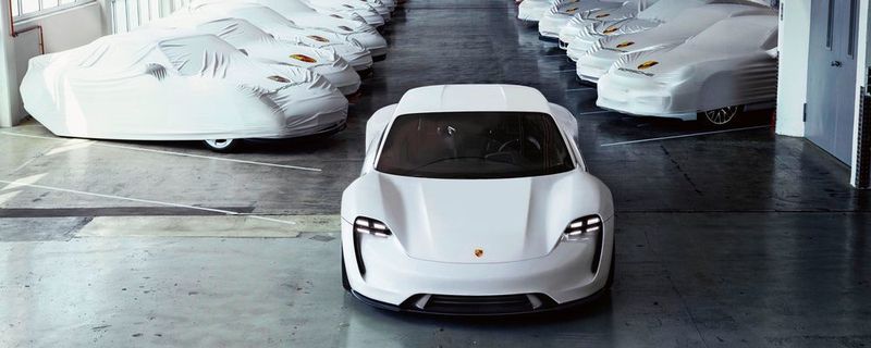 Stefan Weckbach: „Der Mission E verbindet Porsche-typisch Sportlichkeit und Alltagstauglichkeit und zeigt, wie wir uns die rein elektrische Zukunft der viertürigen Sportwagen vorstellen.“