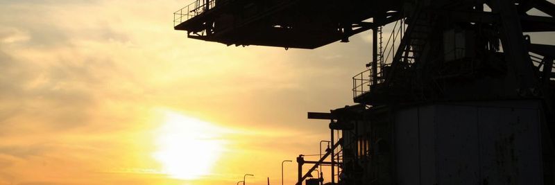 Viele Rohstoffe sind für die Industrie essenziell und dementsprechend begehrt. Deshalb müssen Unternehmen in die Sicherung der Rohstoffversorgung investieren.