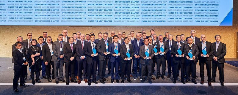 Vor 500 Gästen hat Daimler bereits zum zehnten Mal in Folge seine besten Lieferanten mit dem Daimler Supplier Award ausgezeichnet. Insgesamt zehn Zulieferer wurden mit dem begehrten Preis prämiert.