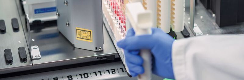 Wenn es um die lückenlose Identifikation und Rückverfolgbarkeit von Proben im Labor geht, gilt bei der Automatisierung von Analyseprozessen: es dürfen keine Fehler passieren.