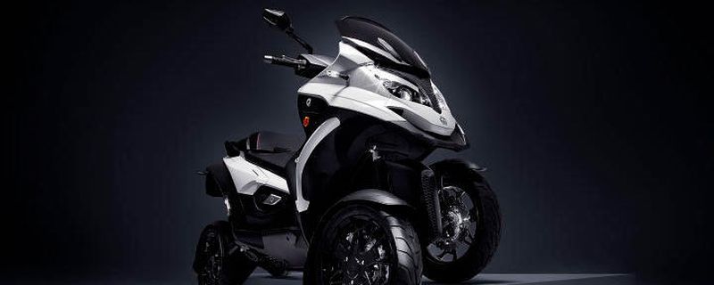 Der Qooder ist eine Mischung aus Motorroller, Quad und Auto.