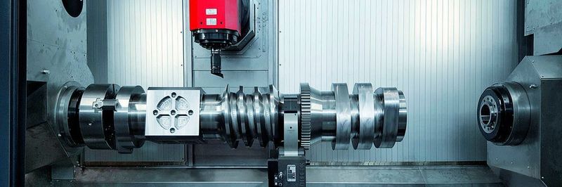 Hochleistungs-Dreh-Fräszentrum Hyperturn 100 Powermill von Emco in modularer Bauweise.