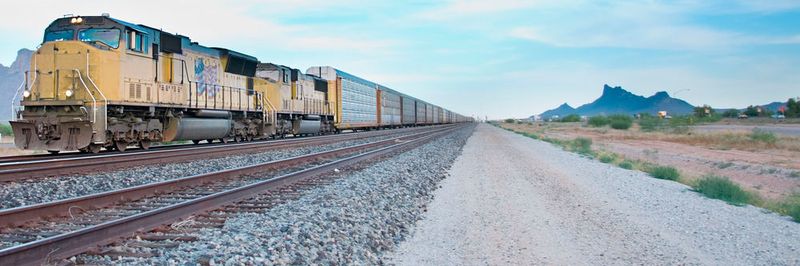 Dachser Rail Service ist eine Alternative zur Luft- und Seefracht zwischen Europa und Asien (im Bild eine Zugstrecke in Arizona/USA).