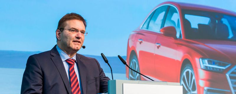 Vor rund 230 Teilnehmern referierte der Leichtbau-Spezialist Frank Venier vom Audi-Leichtbau-Zentrum über Leichtbau-Technologien im Flaggschiff A8.