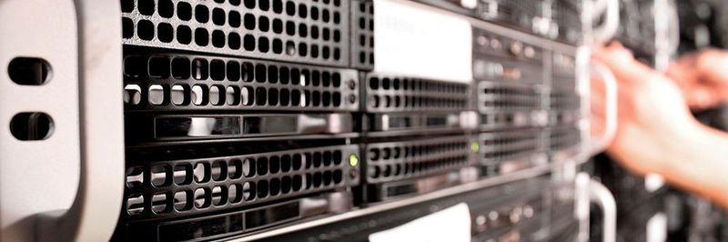 Neben den traditionellen SQL-Datenbanken und Data Warehouse werden mit Hadoop- und NoSQL-Datenbanken neue Ansätze der Datenhaltung in verteilten Computerclustern verfolgt, die deren Limitierungen hinsichtlich Skalierbarkeit, aber auch Kosten aufheben.