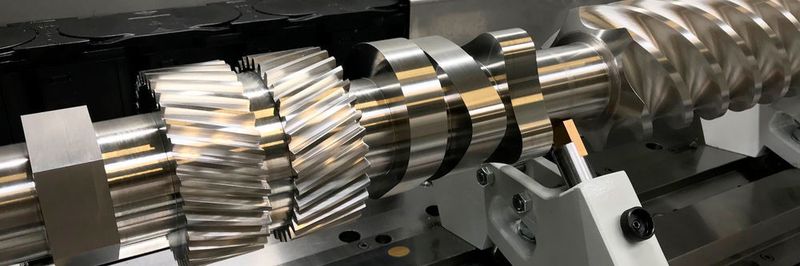 Die Multigrind CB XL ist für die Komplettbearbeitung großer Werkstücke bis 3200 mm konstruiert.