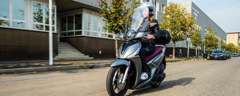 Der wendige Scooter hat ein Gewicht von 130kg.