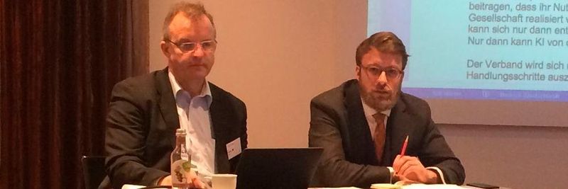 V.l.: Verbandspräsident Jörg Bienert (aiso-lab) und Marcus Ewald, Vorsitzender des politischen Beirats.
