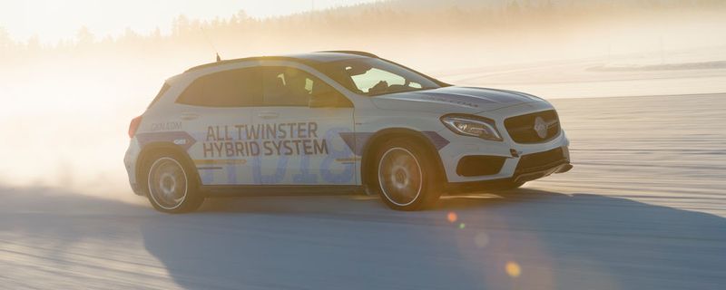 GKN testete vergangenen Winter einen umgebauten Mercedes-AMG GLA mit Torque Vectoring für jedes der vier Räder.
