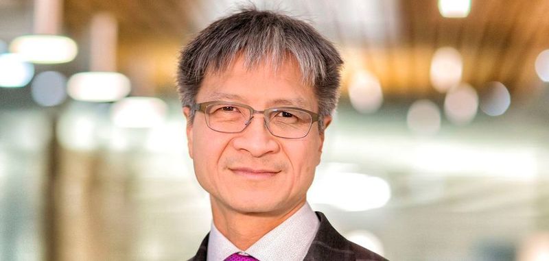 „Wegbereiter in eine anpassungsfähige, intelligente Welt“: Victor Peng, CEO von Xilinx, verspricht sich großes von der neuen, im 7-nm-Verfahren von TSMC gefertigen Plattform.