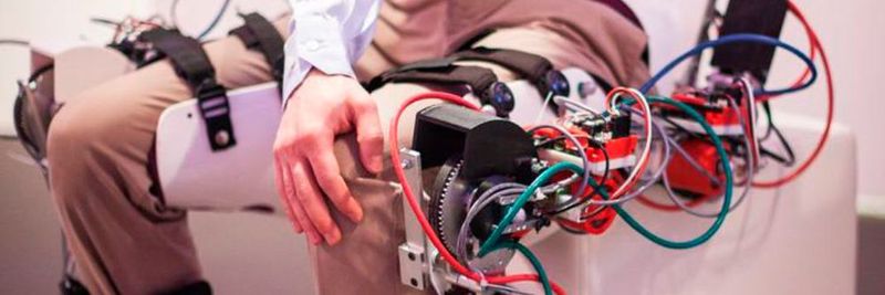 Wissenschaftler haben mithilfe von 3D-Scannern und 3D-Druckern ein mit verstellbaren Orthesen ausgestattetes, unterstützendes Exoskelett mit Antrieb entwickelt.