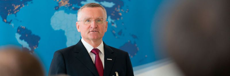 Dr. Tilman Krauch: „Wir gehen davon aus, dass in Zukunft verschiedene Antriebsarten nebeneinander existieren werden. Aus diesem Grund wollen wir für alle Antriebsarten ein kompetenter Lösungsanbieter von technischen Innovationen sein.“