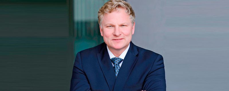 Mike Peters im Interview: „Künftig werden viel mehr Optionen und Funktionen nach dem Autokauf per Update erworben werden. Das sind alles Bereiche, in die wir investieren müssen und wo wir gemeinsam mit Samsung mehr Ressourcen und Schlagkraft haben.“
