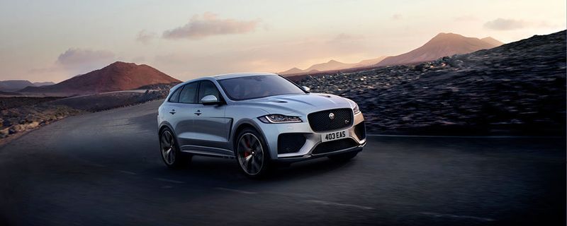 Auf der New York International Auto Show präsentiert Jaguar das Power-SUV F-Pace SVR.