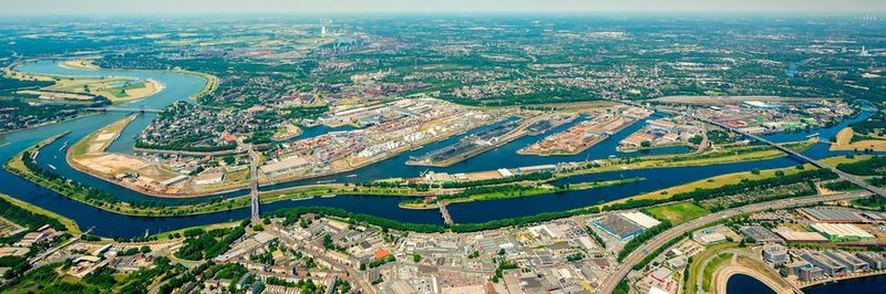 Im Duisport wird schwer investiert – neben dem Engagement für die Infra- und Suprastruktur zuletzt in ein Warehouse für DB Schenker als Dienstleister der Daimler AG auf der Duisburger Mercatorinsel.