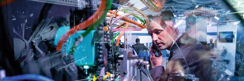 Die Siams hat sich im Laufe der Jahre als Fachmesse für die gesamte Produktionskette der Mikrotechnik etabliert und bietet auch kleineren Unternehmen eine Plattform, um ihre Produkte und Lösungen vorzustellen.