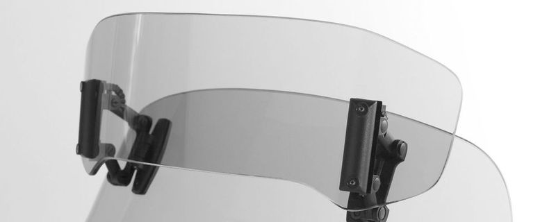 Der Variospoiler VSA ist ein mehrfach verstellbarer Aufsatzspoiler, der nachträglich auf bestehende Motorradscheiben montiert werden kann.