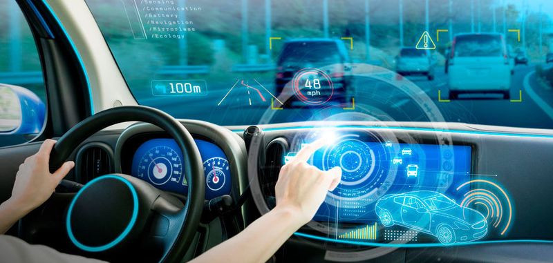 Einige Features benötigen eigenen Prozessoren und Sensoren, die sich in der Regel in einem eigenen elektronischen Steuergerät hinter der Armaturentafel befinden.