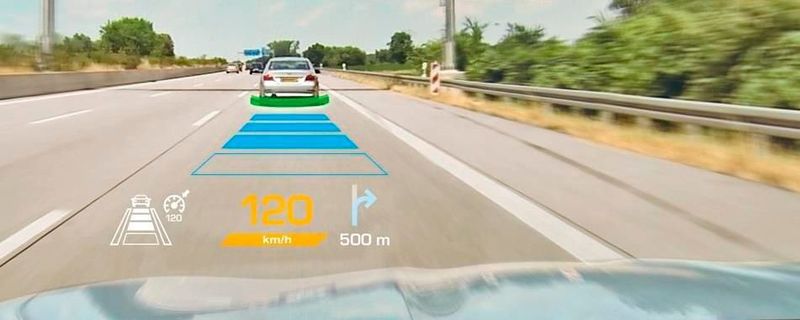 Im Rahmen eines Forschungsprojekts arbeiten Osram, Continental und ein Fraunhofer-Institut an photonischen Materialien, die unter anderem in kompakten Head-Up-Displays zum Einsatz kommen.