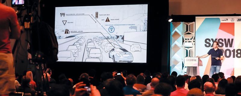 Wilko Stark, Vice President Daimler & Mercedes-Benz Cars Strategy and Product Planning sowie CASE-Chef bei seinem Vortrag „Five things you didn’t know about self-driving cars“.