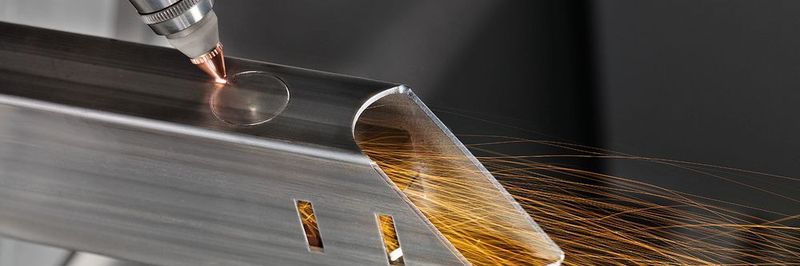 Ihre Weltpremiere erlebt die neue Rohrlasermaschine LT7 von BLM auf der Messe Tube in Düsseldorf.